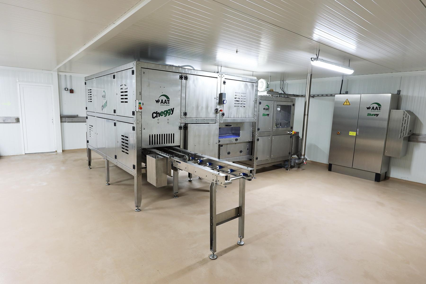 Hy-Line France a repensé l’organisation du couvoir de Loudéac pour l’adapter à l’ovosexage et maximiser la sécurité sanitaire.